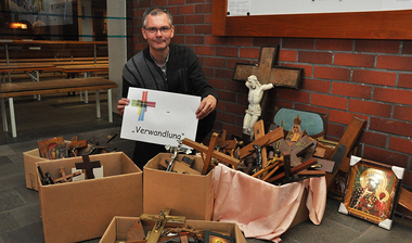 Klaus Elfert mit Kreuzen