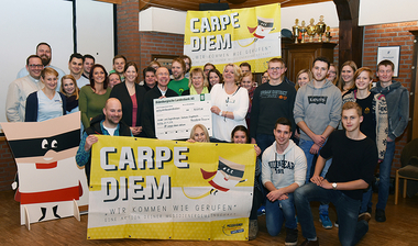 © Offizialat/Heuer Gruppenbild mit Scheck