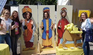 Natürlich konnte man auch die Sternsinger auf dem Katholikentag antreffen, hier als stark frequentiertes Fotomotiv. 
