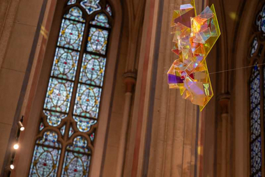 Offizialat Vechta / Johannes Hörnemann Foto vom Lichtkreuz über dem Altar