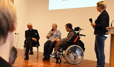 Podiumdrunde zum Thema Behinderungen