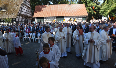 Einzug zum Festgottesdienst