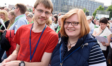 Foto von zwei Besuchern des Katholikentages