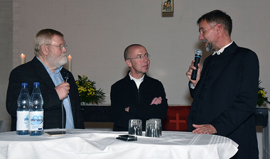 Diskussion in der Lutherkirche