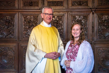 Foto von Diözesanadministrator Dr. Antonius Harmer und Pastoralreferentin Sarah Behne
