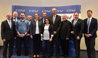 Gruppenfoto mit allen Beteiligten