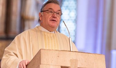 Propst Michael Matschke am Ambo