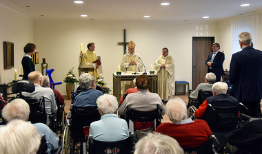 Gottesdienst in der vollbesetzten Kapelle