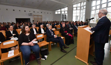 Blick in die Merzweckhalle