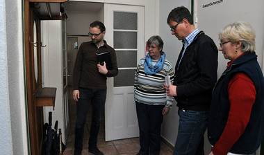 © Offizialat/Heuer Begutachtung der Möbel