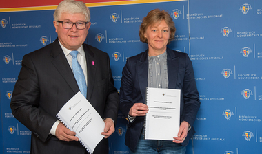 © Offizialat/Hörnemann Gemeinsames Foto Hülsmann/Dasenbrock