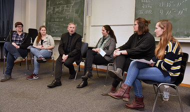 Diskussionsrunde mit Weihbischof
