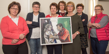 Gruppenbild mit Gemälde Aggression