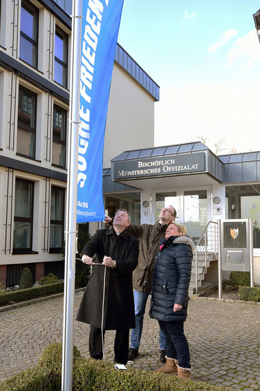 Hochziehen der Fahnen
