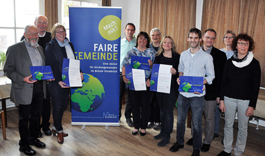 Gruppenbild bei Siegelübergabe