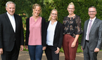 Die drei neuen Mitarbeiterinnen im Garten des Offizialates