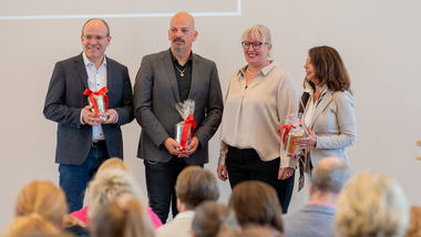 Das Foto zeigt Prof. Dr. Andreas Kubik-Boltres, Jens Kuthe, Anja Heckmann-Hollmann und Dr. Susanne Klinger