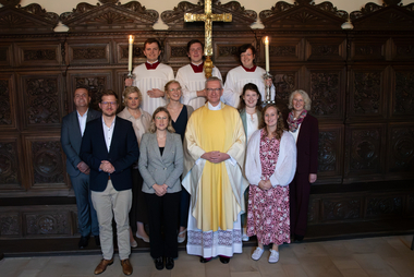 Gruppenfoto im Kachelzimmer des St. Paulus-Doms