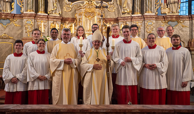 Gruppenbild am Hochaltar