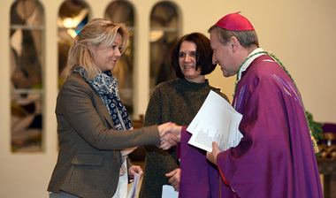 © Offizialat/Heuer Begrüßung neuer Kirchenmitglieder