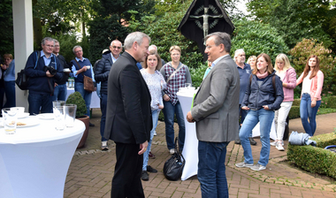Empfang im Garten des Offizials