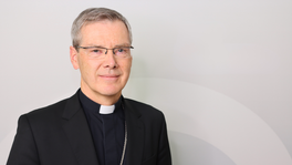 Portraitfoto Bischof Heiner Wimer