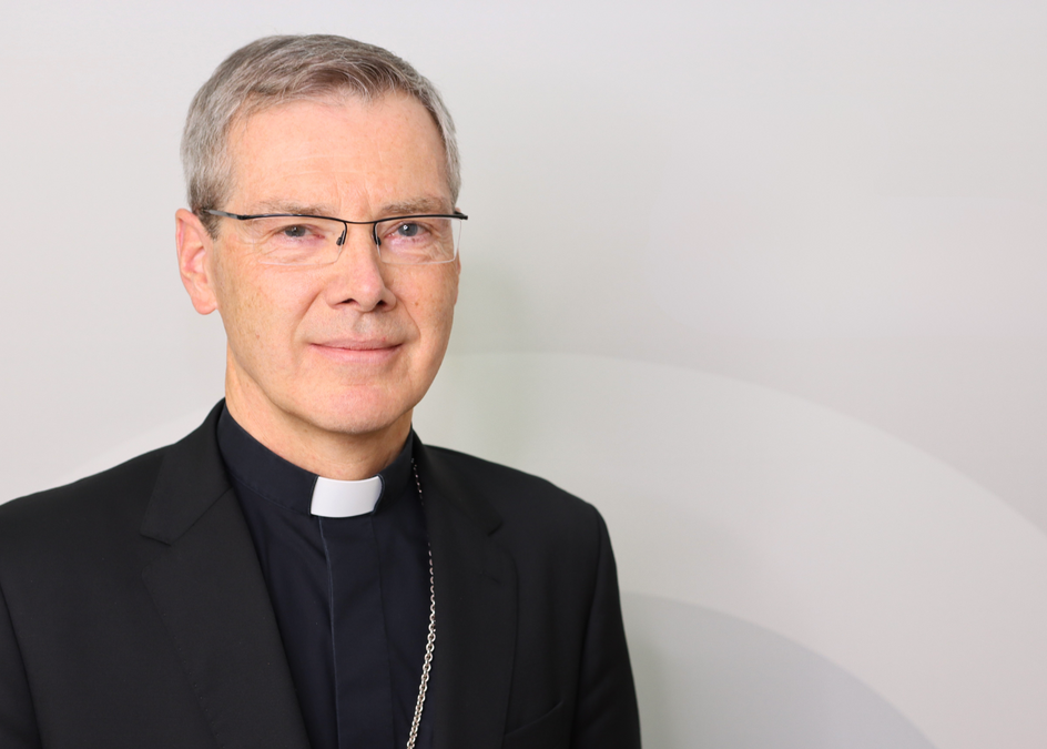 Portraitfoto Bischof Heiner Wimer