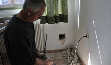 © Offizialat/Heuer Wanduntersuchung