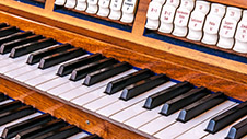 Orgenlpult als Symbolbild für Kirchenmusik