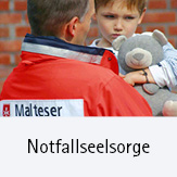 Notfallseelsorge; Symbolbild: Malteserhelfer mit Kind auf dem Arm