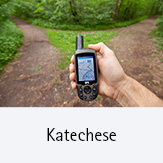 Katechese; Symbolbild GPS Empfänger vor einer Weggabelung
