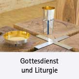Gottesdienst und Liturgie; Symbolbild: Kelch und Schale auf Altar 