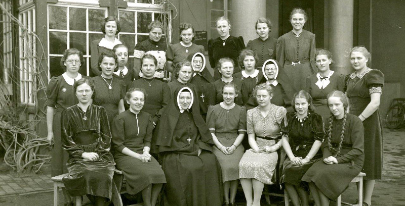 © Offizialat Abiturjahrgang der „Oberschule für Mädchen“ (Liebfrauenschule) in Vechta